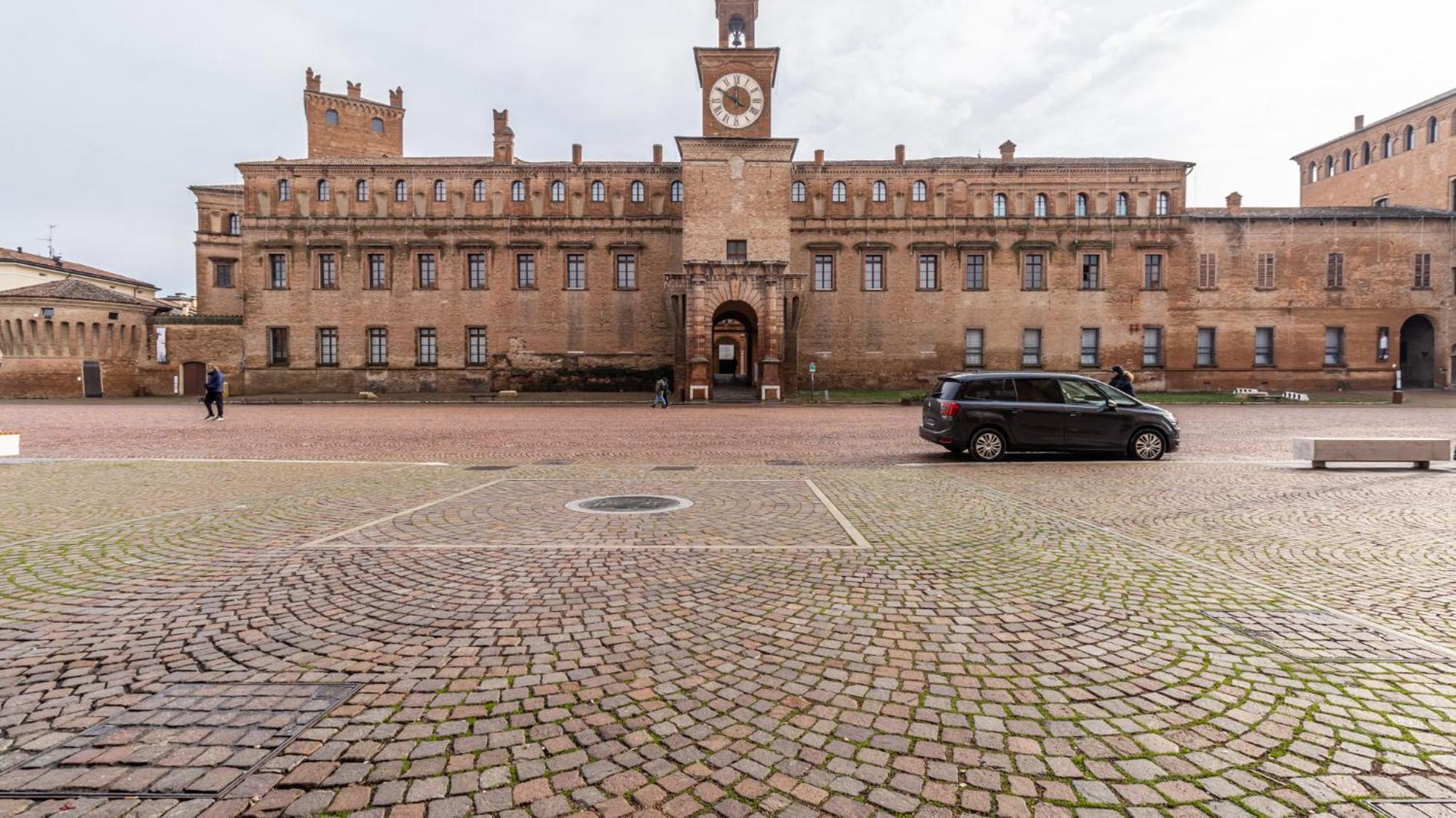 Ferienwohnung Piazza Martiri-In Pieno Centro Sotto Al Castello Carpi Exterior foto